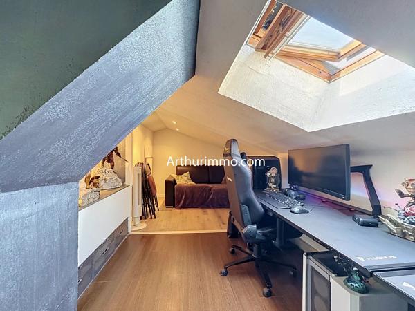Vente                                                      Appartement
                        
                     3 pièces                      61 m2                     à Créteil