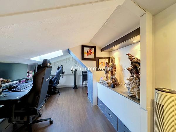 Vente                                                      Appartement
                        
                     3 pièces                      61 m2                     à Créteil