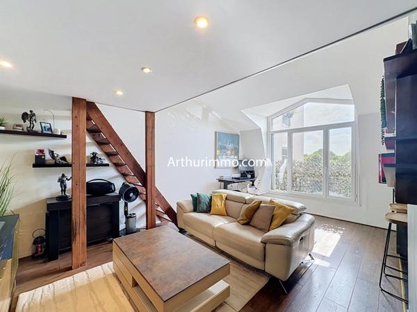 Vente                                                      Appartement
                        
                     3 pièces                      61 m2                     à Créteil