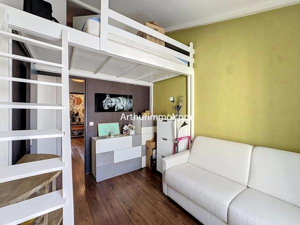 Vente                                                      Appartement
                        
                     3 pièces                      61 m2                     à Créteil