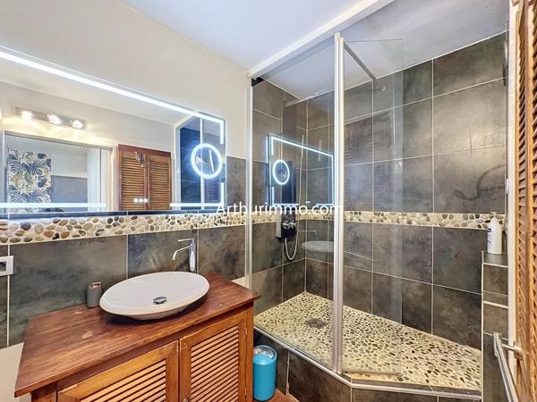 Vente                                                      Appartement
                        
                     3 pièces                      61 m2                     à Créteil
