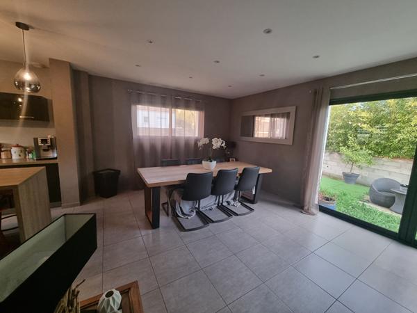 Maison Gignac-la-nerthe 5 pièce(s) 107 m2