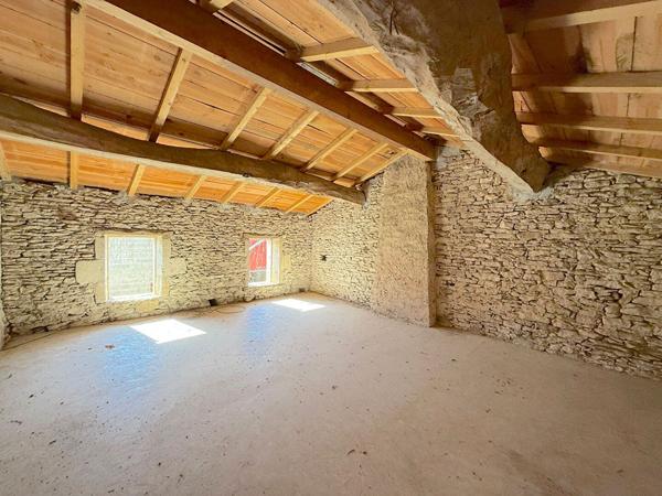 A VENDRE MAISON EN PIERRE AVEC JARDIN ET GARAGE - SECTEUR BLAYE - CARTELEGUES , Blaye