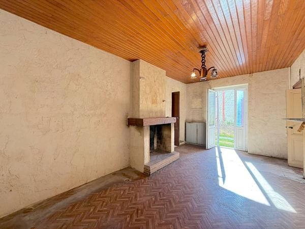 A VENDRE MAISON EN PIERRE AVEC JARDIN ET GARAGE - SECTEUR BLAYE - CARTELEGUES , Blaye