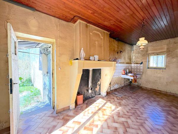 A VENDRE MAISON EN PIERRE AVEC JARDIN ET GARAGE - SECTEUR BLAYE - CARTELEGUES , Blaye