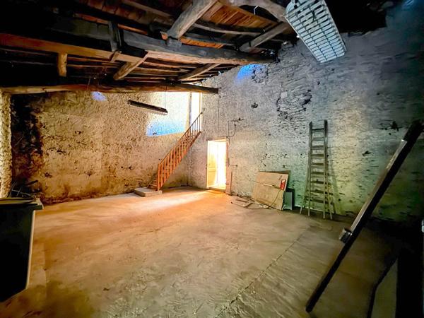 A VENDRE MAISON EN PIERRE AVEC JARDIN ET GARAGE - SECTEUR BLAYE - CARTELEGUES , Blaye