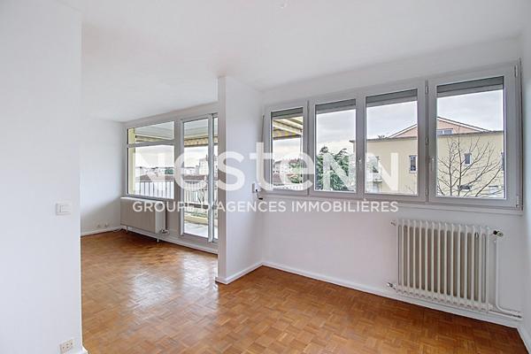 Appartement T4 Avec 2 chambres en dernier étage au Fort avec Cave Balcon et Parking - 69500 BRON