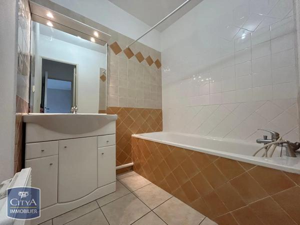 Appartement à louer 2 pièces 42.63m² Carpentras (84200)