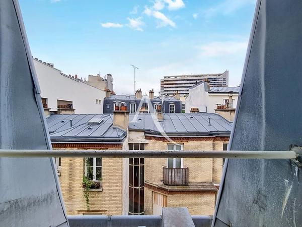 2 pièces lumineux et calme, en dernier étage