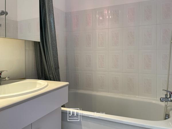 Appartement
                                                                                                                                                                                                                                                                                                                        2 pièce(s)                                                                                                                                                                                                          1 chambre(s)                                                                                                                                                                                                          37  m²