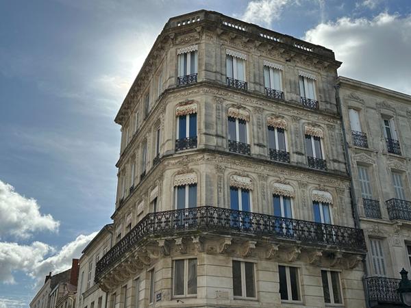 EMPLACEMENT D'EXCEPTION PLACE COLBERT Appartement Rochefort 2 pièce(s) 59.77 m2