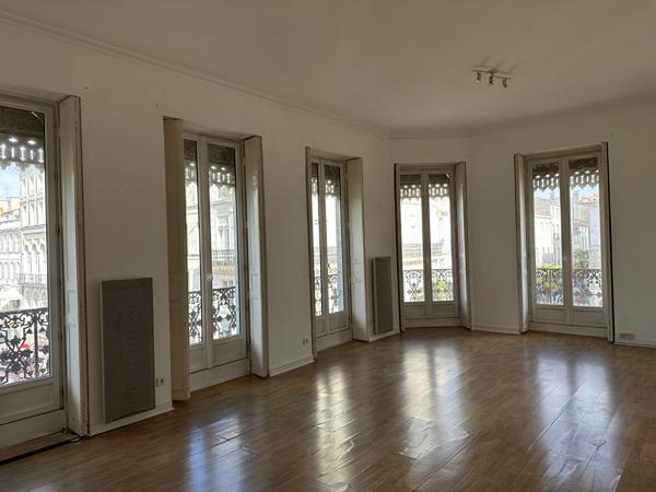 EMPLACEMENT D'EXCEPTION PLACE COLBERT Appartement Rochefort 2 pièce(s) 59.77 m2