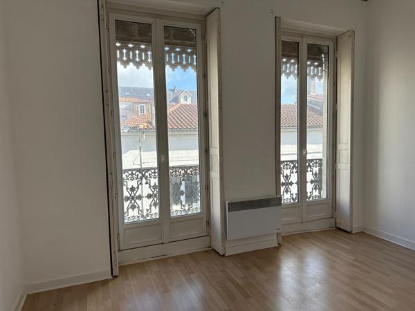 EMPLACEMENT D'EXCEPTION PLACE COLBERT Appartement Rochefort 2 pièce(s) 59.77 m2