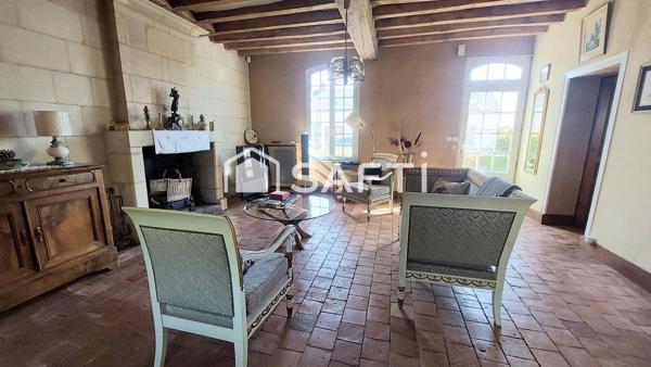 Maison de pierre tuffeau et ardoise avec dépendance