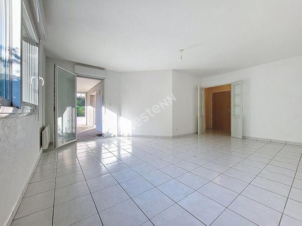 Orvault Haute Vallée - Mulonnière : En vente Superbe Appartement de 75M² en rez de jardin avec terrasse couverte, parfaitement agencé : 4 placards intérieurs, 1 cellier, 1 cave, 1 garage clos.