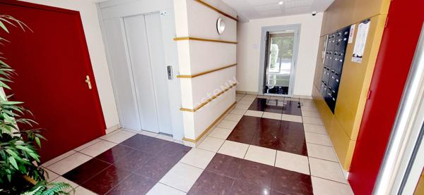 Orvault Haute Vallée - Mulonnière : En vente Superbe Appartement de 75M² en rez de jardin avec terrasse couverte, parfaitement agencé : 4 placards intérieurs, 1 cellier, 1 cave, 1 garage clos.