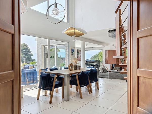 Villa contemporaine située sur les hauteurs d'Aix les Bains à Pugny Chatenod