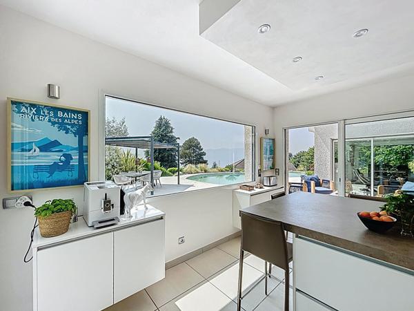 Villa contemporaine située sur les hauteurs d'Aix les Bains à Pugny Chatenod