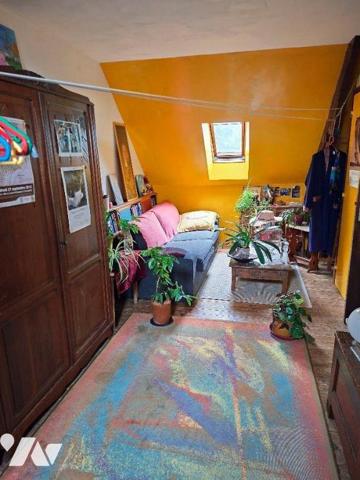 Une maison à usage d'habitation édifiée sur sous-sol complet, ayant :
- au rez-de-chaussée : u...