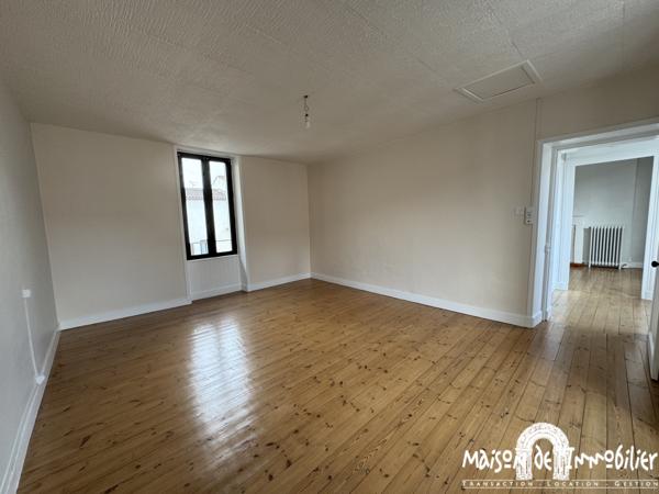 Location Maison de ville - 4 pièces - 100m² - Grande cour - COGNAC