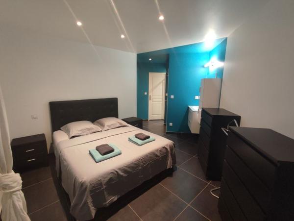 Villa Saint Aunes 7 pièces 203 m2habitable sur1093m² Piscine+Pool House+local piscine et double garage