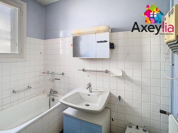 Roanne (42300) A VENDRE- ROANNE - MAISON DE PLAIN-PIED AVEC GARAGE DOUBLE INDÉPENDANT SUR TERRAIN CLOS DE 480 M2