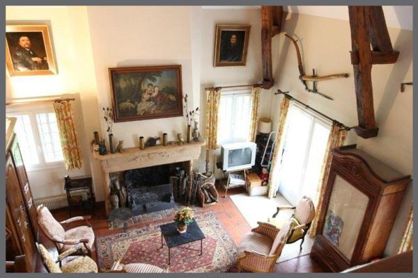 MAISON D ARCHITECTE 300M 2 SUR 10 HECTARES