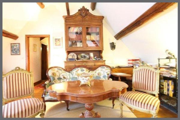 MAISON D ARCHITECTE 300M 2 SUR 10 HECTARES