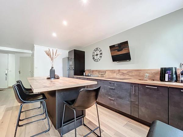 Le charme d’un duplex, la quiétude d’un jardin.