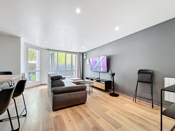 Le charme d’un duplex, la quiétude d’un jardin.