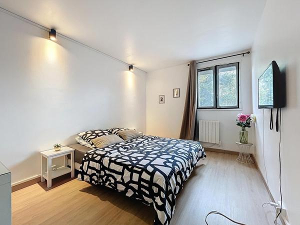 Le charme d’un duplex, la quiétude d’un jardin.