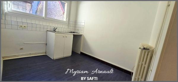 Maison 162 m², 2 garages, grange, puits, terrain