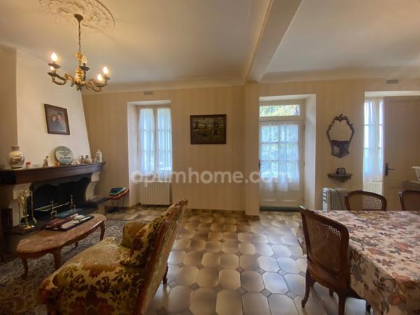 Maison en pierre avec chai et terrain de 8 000 m²