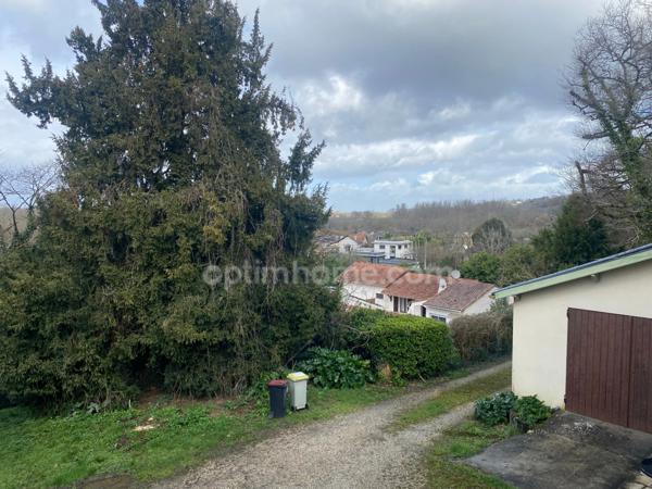 Maison en pierre avec chai et terrain de 8 000 m²