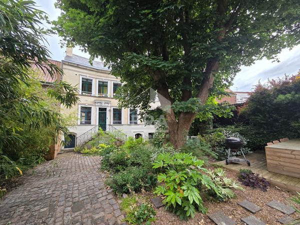 Immeuble style bourgeois - 4 Appartements, 1 studio