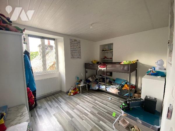 maison de village jumelée par pignon sur cave et trois niveaux 90,89 m² jardin arrière - S/227 m²