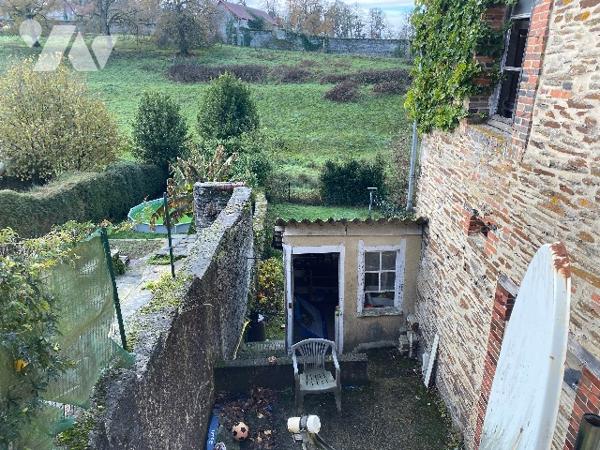 maison de village jumelée par pignon sur cave et trois niveaux 90,89 m² jardin arrière - S/227 m²