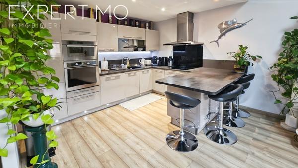 Fréjus (83600) Fréjus, Maison de village de 71.81m² + garage aménagé en studio de 27 m²