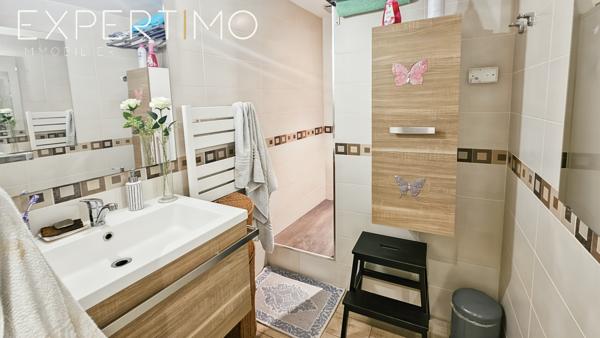 Fréjus (83600) Fréjus, Maison de village de 71.81m² + garage aménagé en studio de 27 m²