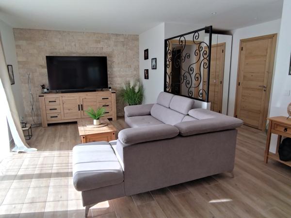 Le Thoronet (83340) LE THORONET Villa récente de plain pied avec appartement indépendant.