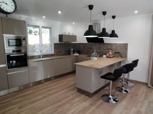 Le Thoronet (83340) LE THORONET Villa récente de plain pied avec appartement indépendant.