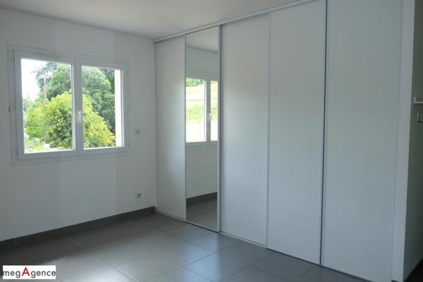 Immeuble à SAINT-GERMAIN-LES-VERGNES, 19330 - 299m²