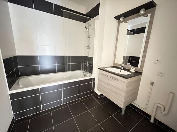 EXCLUSIVITE BRUZ T4 - Appartement 3 chambres environ 80m²  avec jardin plein SUD - Garage et parking couvert