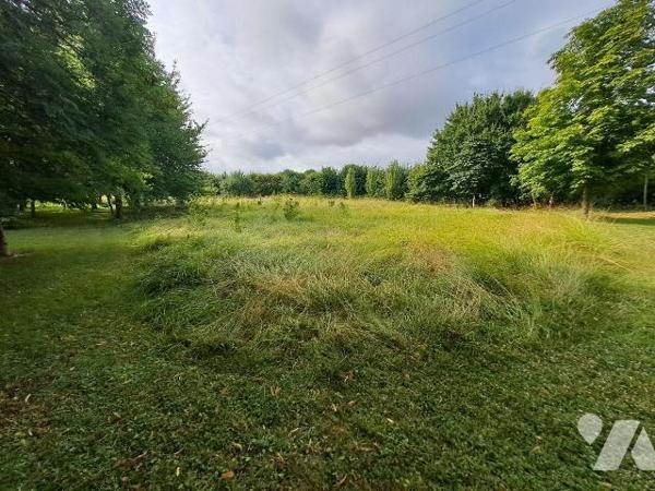 Unique sur ARGENCES,

Terrain à bâtir d'une surface d'environ 1852 m² en centre ville , tous ...