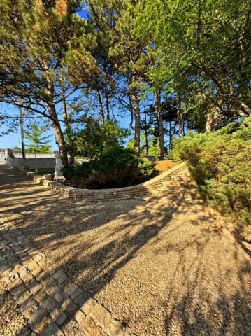 Maison de 157 m2, piscine et terrain de 3715 m2 à COUCHES (71)