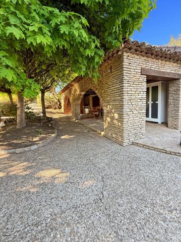 Maison de 157 m2, piscine et terrain de 3715 m2 à COUCHES (71)