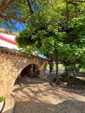 Maison de 157 m2, piscine et terrain de 3715 m2 à COUCHES (71)
