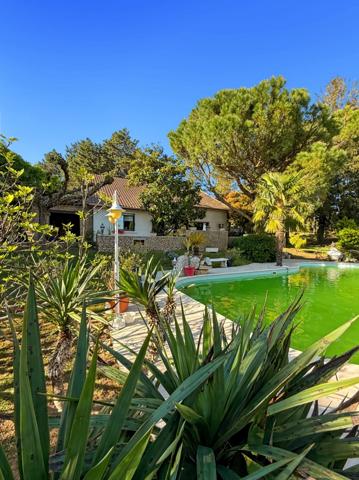 Maison de 157 m2, piscine et terrain de 3715 m2 à COUCHES (71)