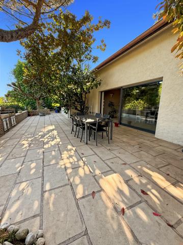 Maison de 157 m2, piscine et terrain de 3715 m2 à COUCHES (71)