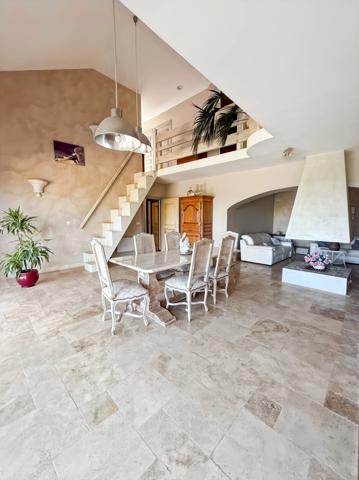 Maison de 157 m2, piscine et terrain de 3715 m2 à COUCHES (71)